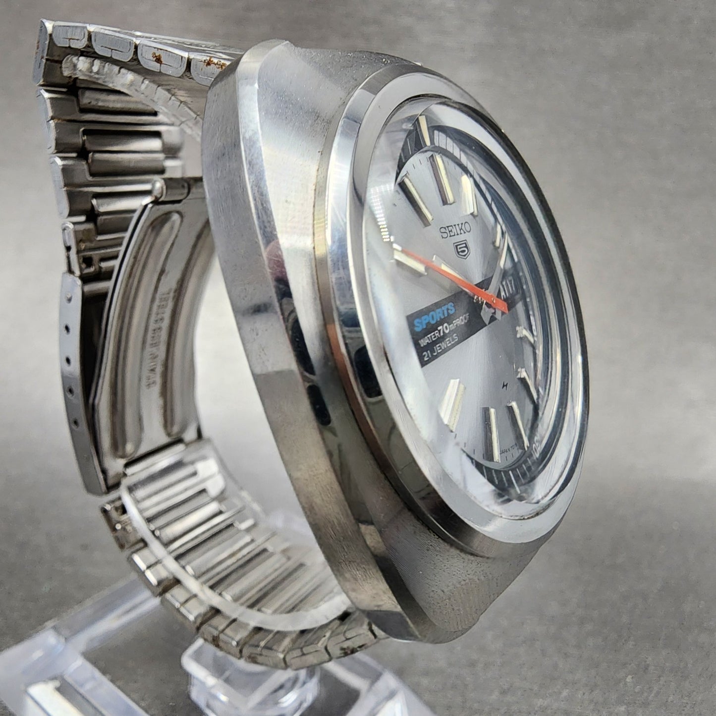 Seiko 5 Sports Watch Men 41mm Silver Dial Silver Tone Daydate Automatci Runs