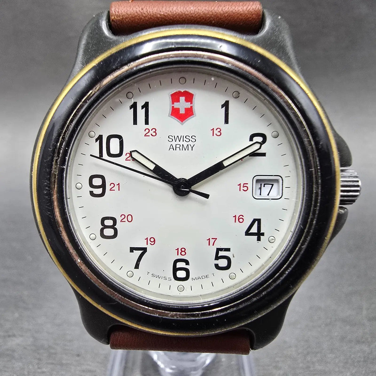 Victorinox Swiss Army Watch Men 39mm White Dial Black Silver Date New Battery0