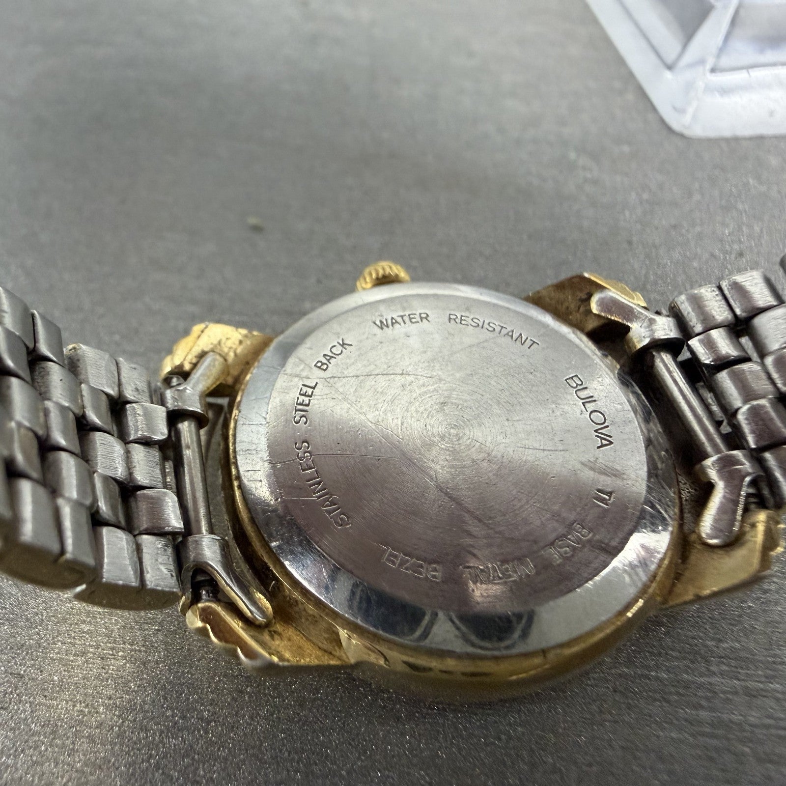 Bulova Watch Women 24mm White Dial Gold Tone Round 92E09 New battery9