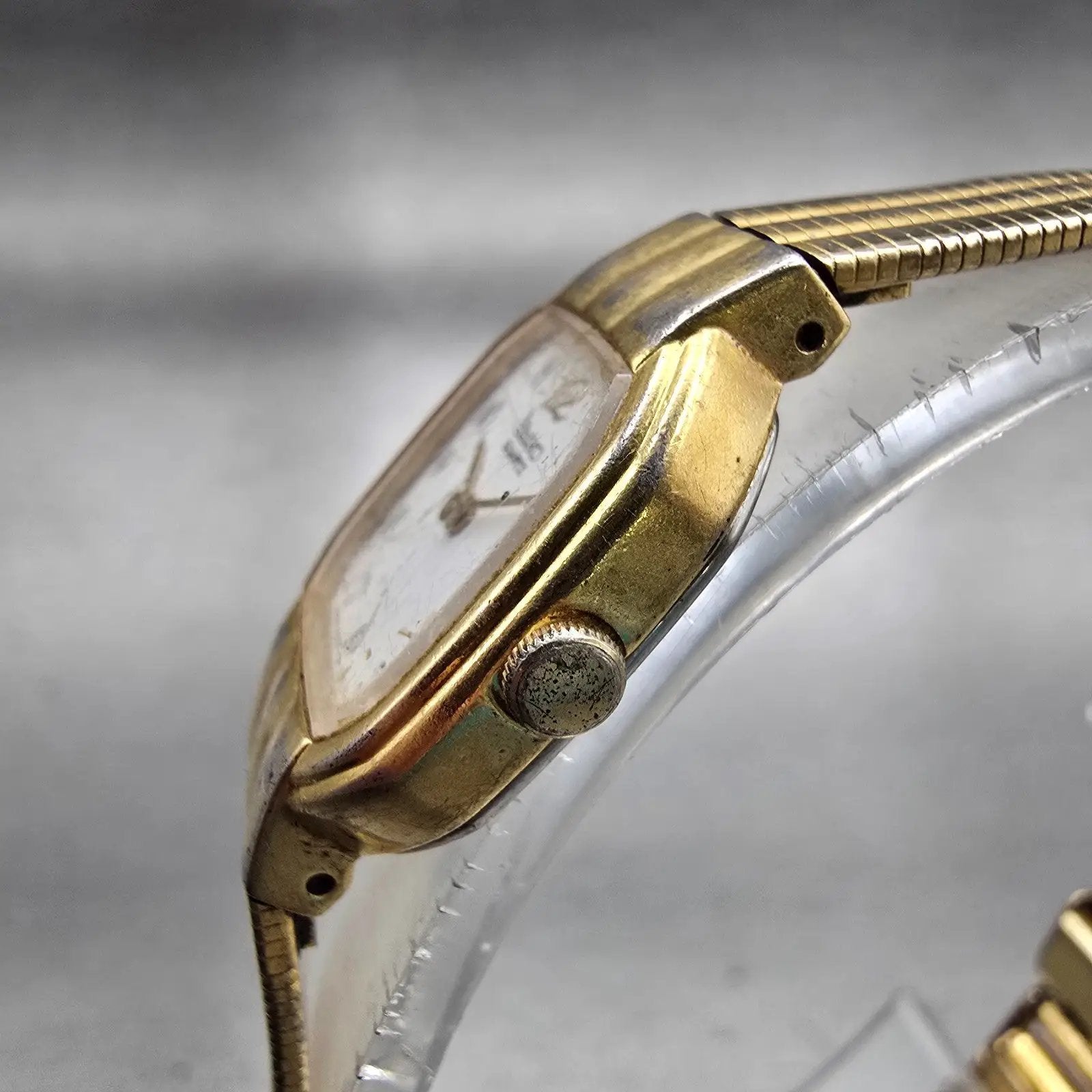 Seiko Watch Women 16mm White Dial Gold Tone Oval 2Y00-5439 New Battery Vintage2