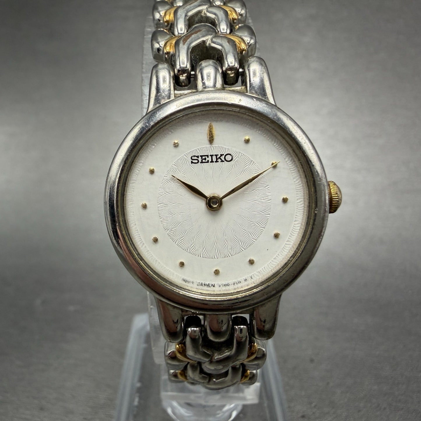 Seiko Watch Women 24mm White Dial Two Tone Round V700-6380 New Battery Vintage0