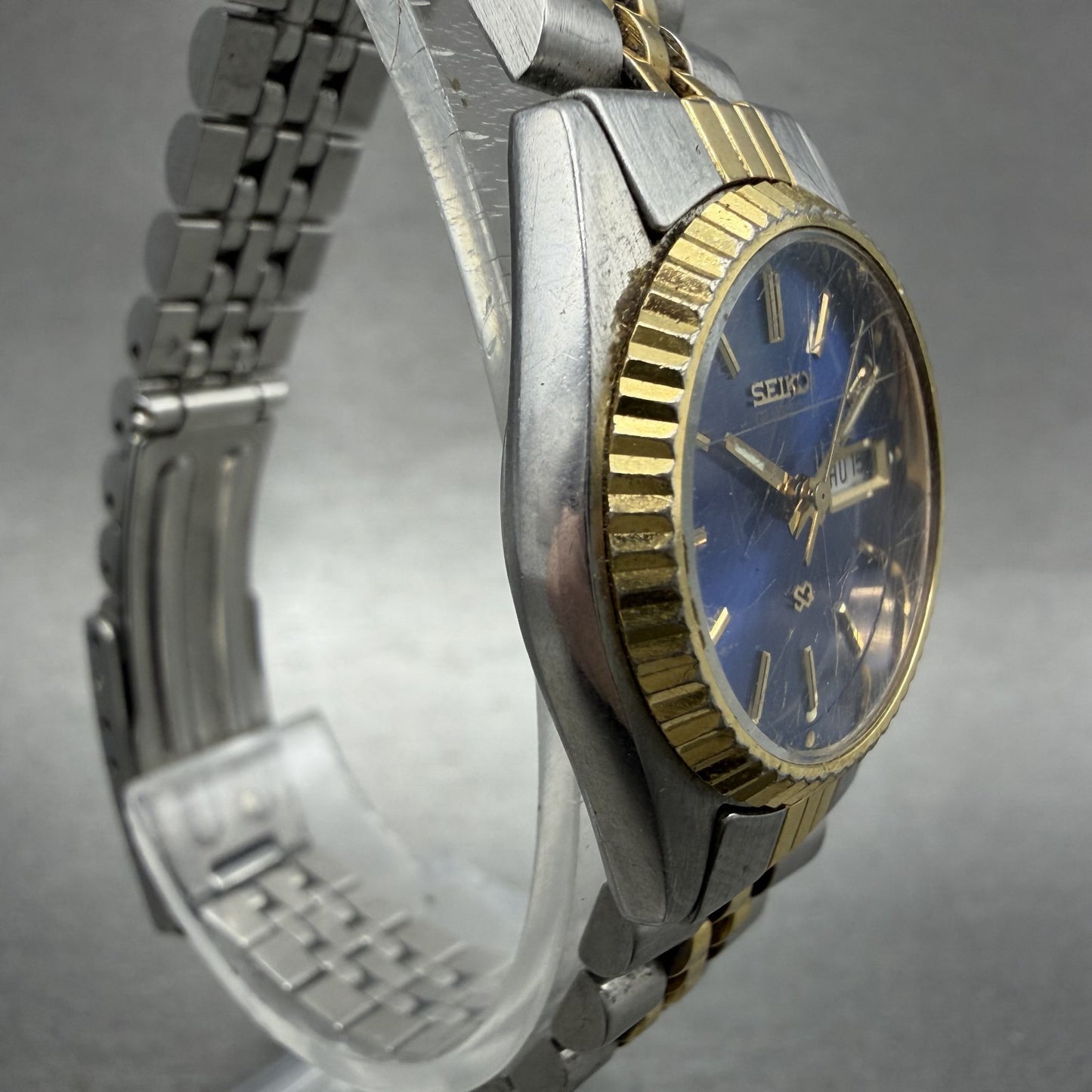 Seiko SQ Watch Women 24mm Blue Dial Two Tone Daydate 24mm Round New Battery B123