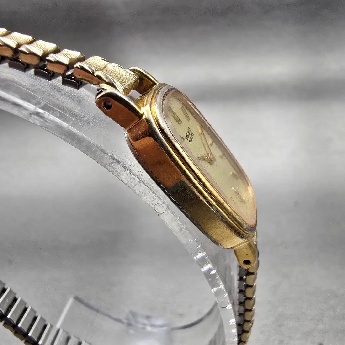 Seiko Watch Women 15mm Champagne Dial Gold Tone Oval 1320-5539 New Battery VTG3