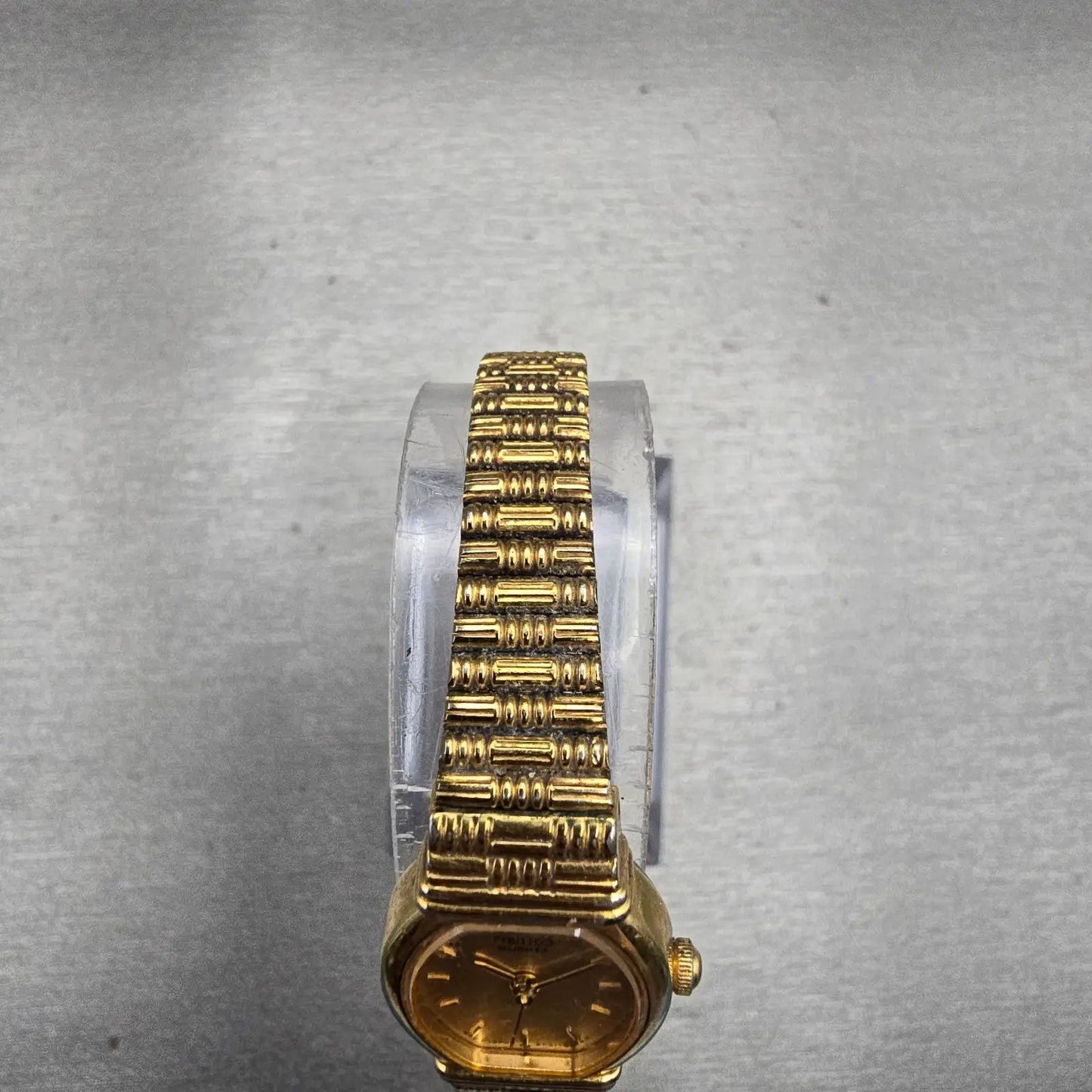 Seiko Watch Women 17mm Gold Dial Gold Tone Oval 2Y01-5C19 New Battery Vintage4