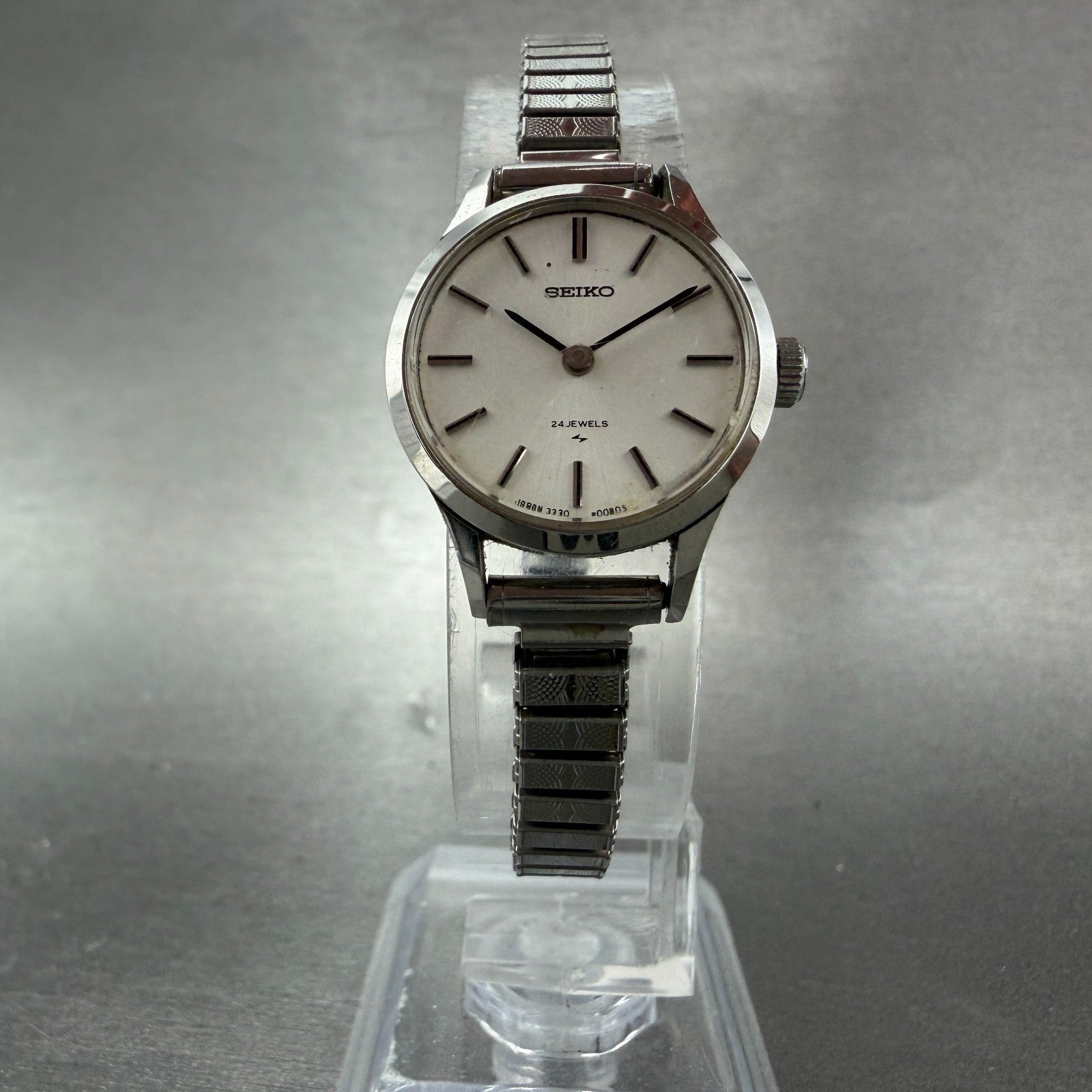 Seiko Watch Women 21mm Silver Dial Silver Tone Round 2220-0020 Manual Runs 4565