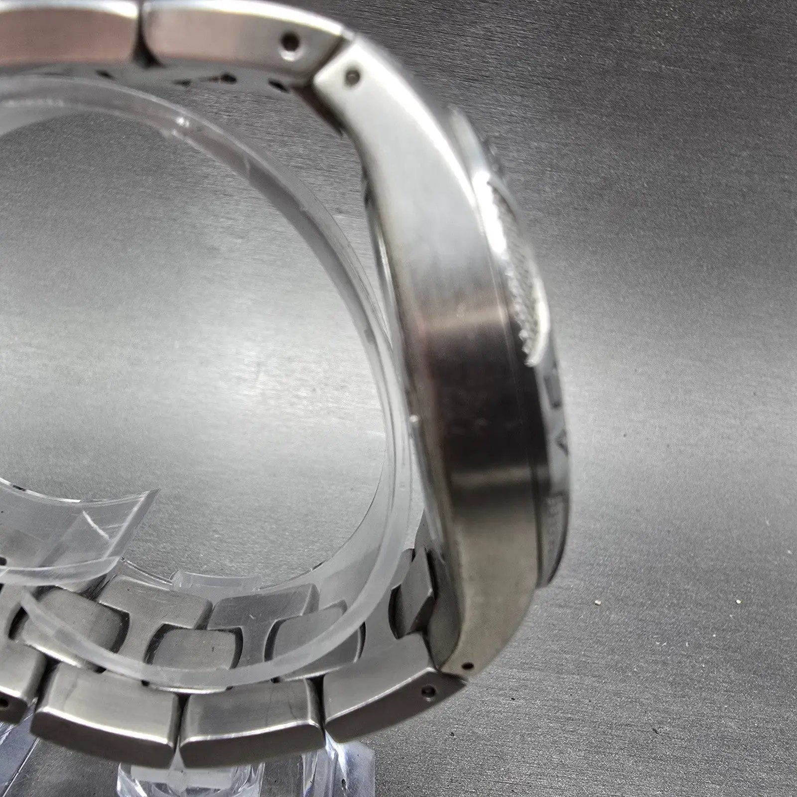 Eddie Bauer Dive Watch Men 41mm Silver Dial Silver Tone Date Round New Battery3