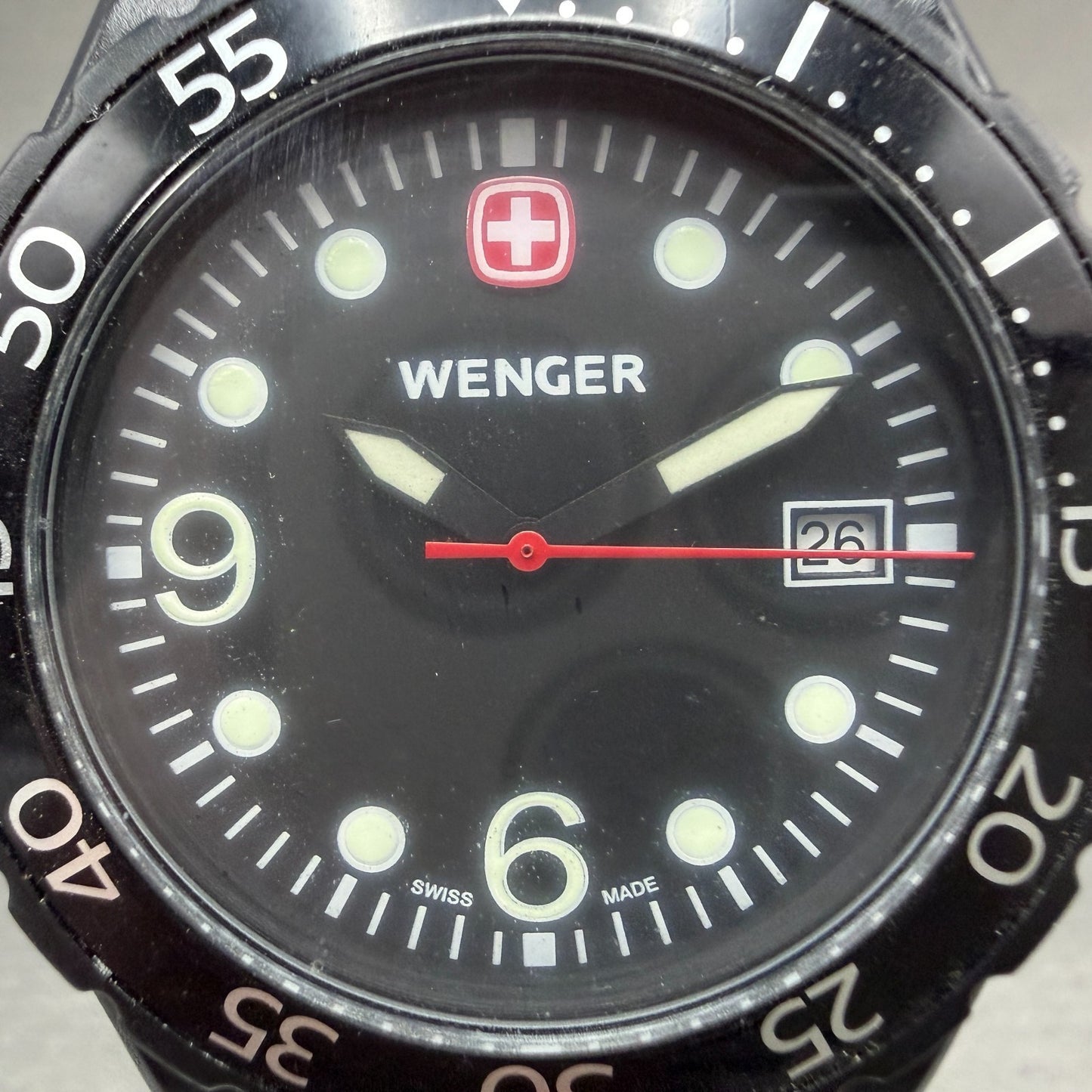 Wenger Dive Watch Men 41mm Black Dial Black Tone Date Round 709DX New Battery1