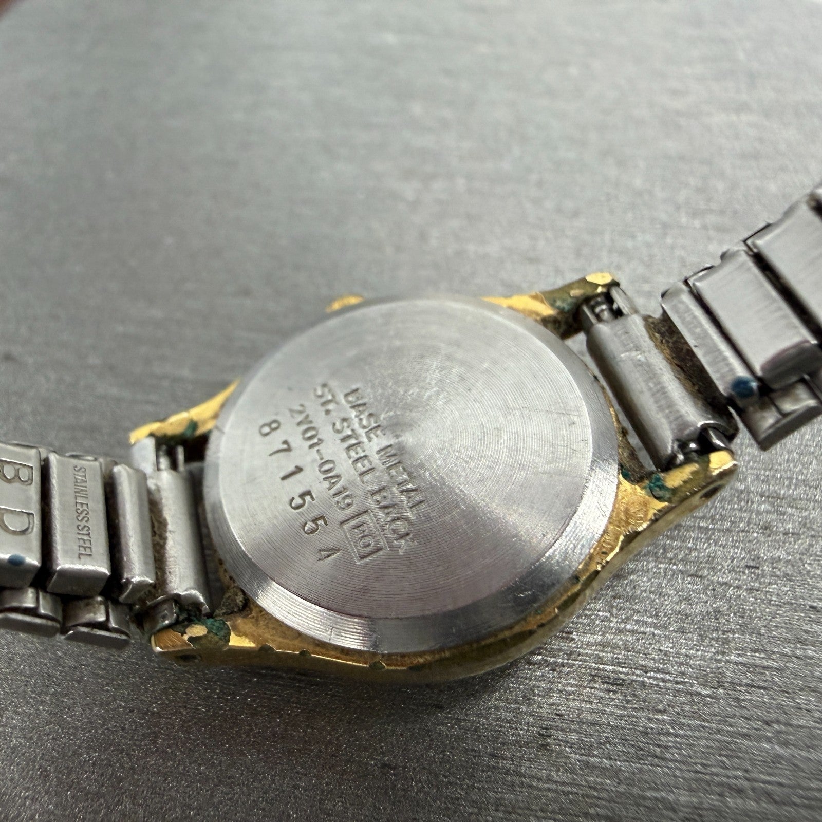 Seiko Watch Women 20mm Champagne Dial Gold Tone Round 2Y01-0A19 New Battery VTG19