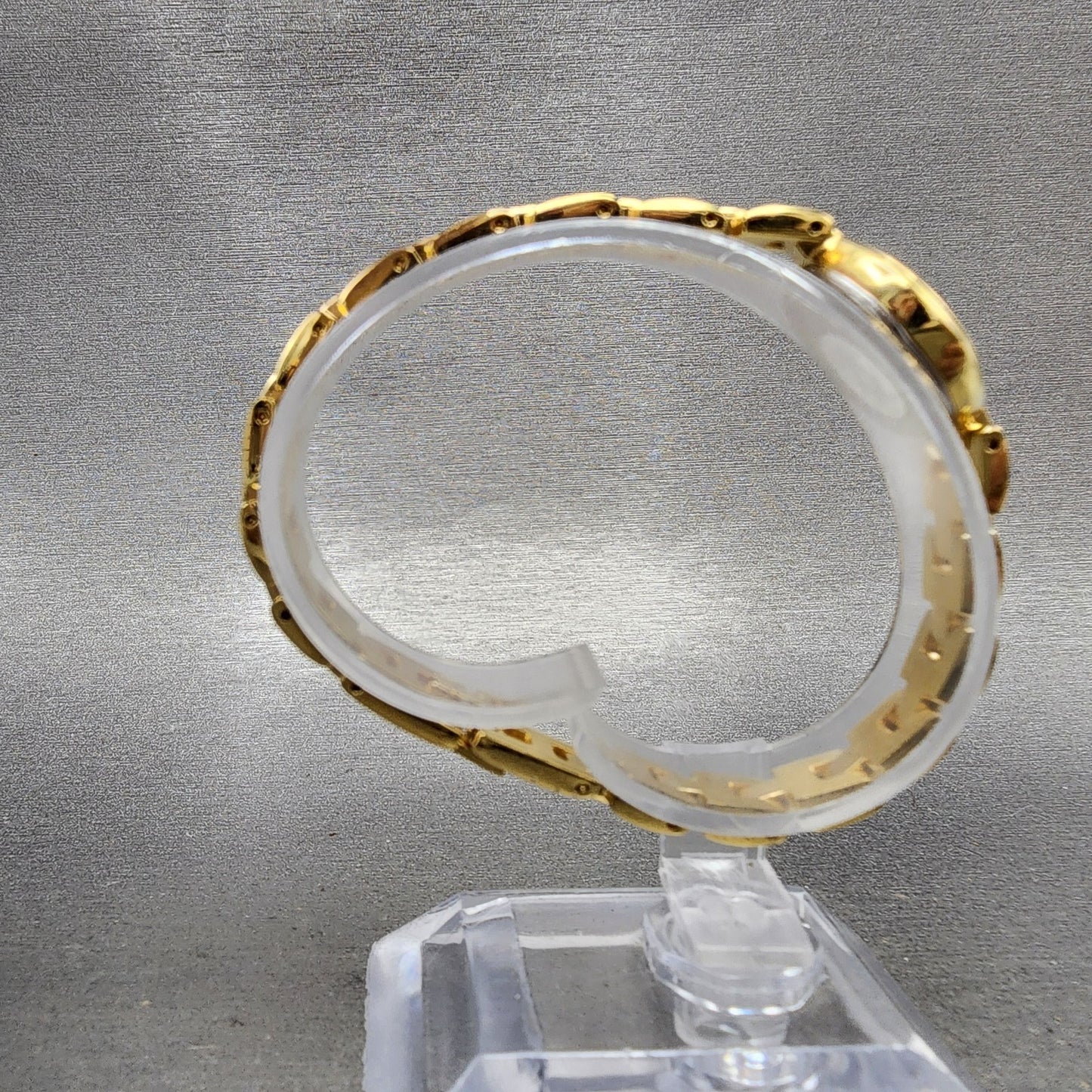 Citizen Watch Women 16mm Champagne Dial Gold Tone Oval 3220307825 New Battery8