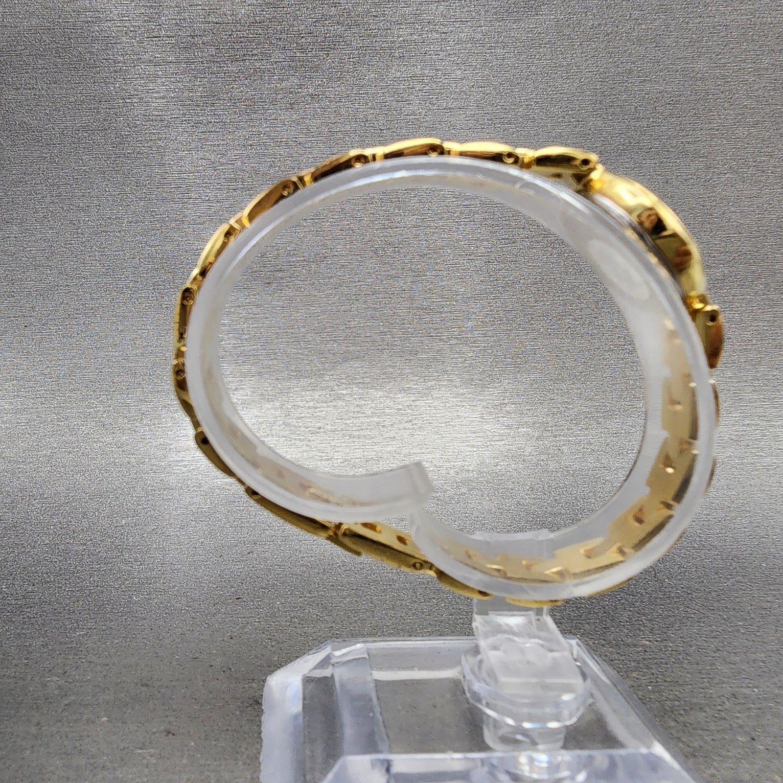 Citizen Watch Women 16mm Champagne Dial Gold Tone Oval 3220307825 New Battery8