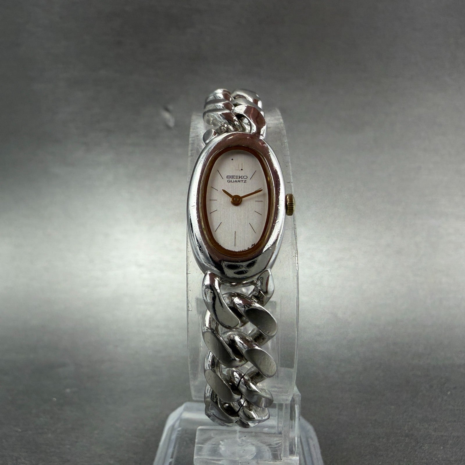 Seiko Watch Women 13mm Silver Dial Silver Tone Oval 2E20-6269 New Battery5
