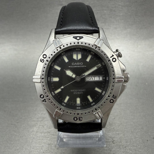 Casio Illuminator Dive Watch Men 37mm Black Dial Silver Tone Daydate New Battery0