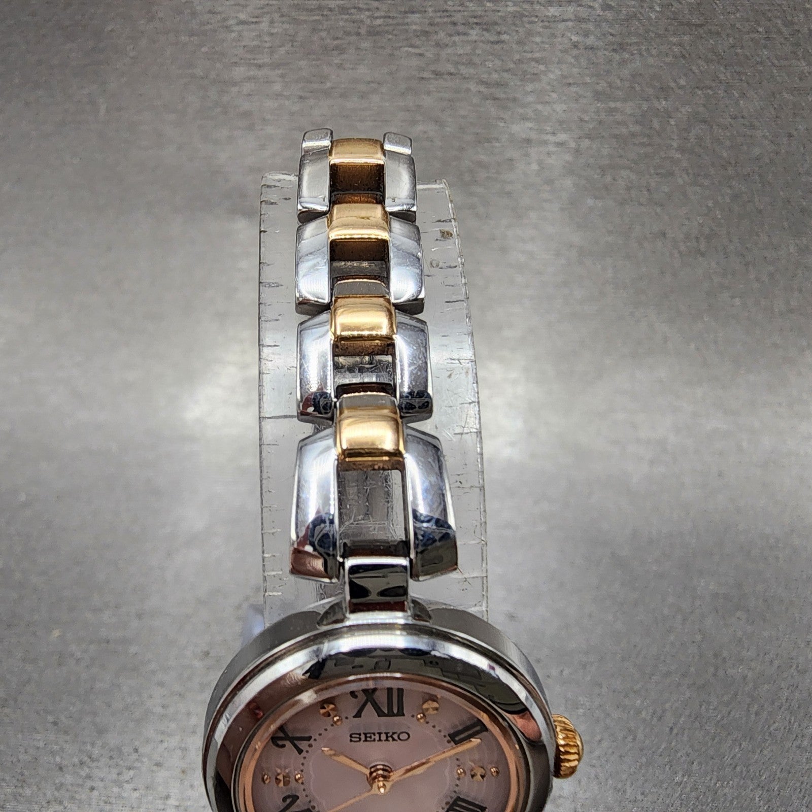 Seiko Solar Watch Women 23mm Pink Dial Two Tone Round V1170CV0 Runs4