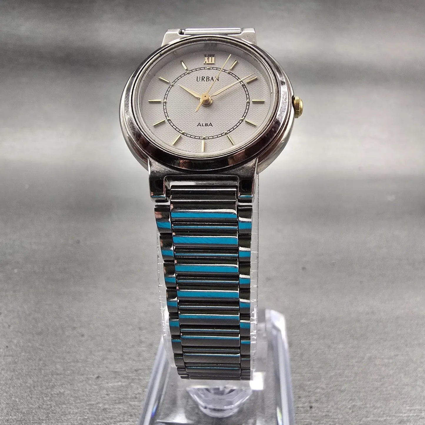 Seiko Alba Urban Watch Women 25mm White Dial Silver Tone Round V401-0050 New Bat5
