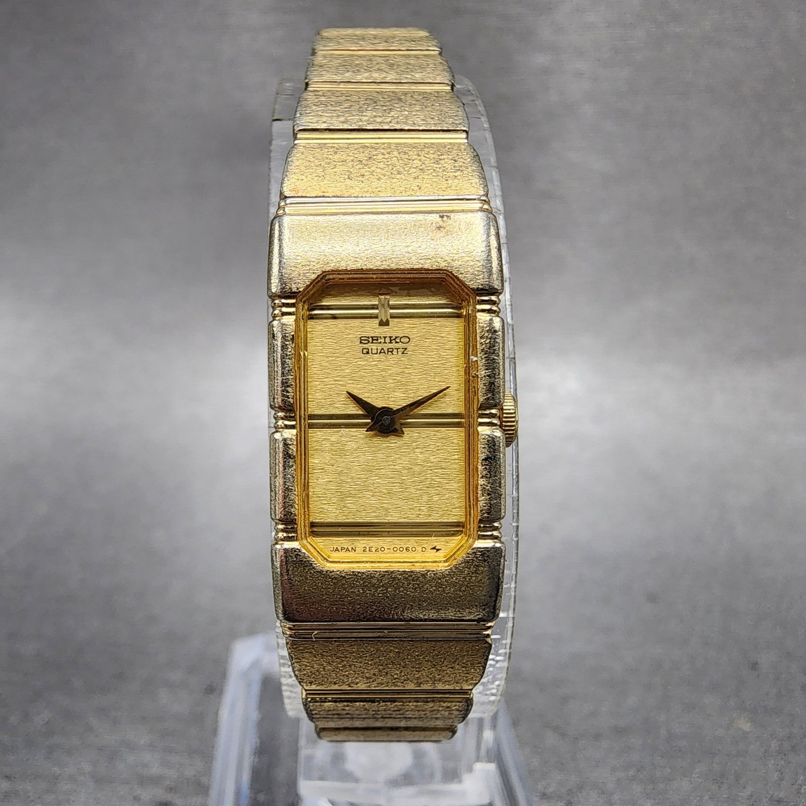 Seiko Tank Watch Women 13mm Champagne Dial Gold Tone 2e205030 New Battery0