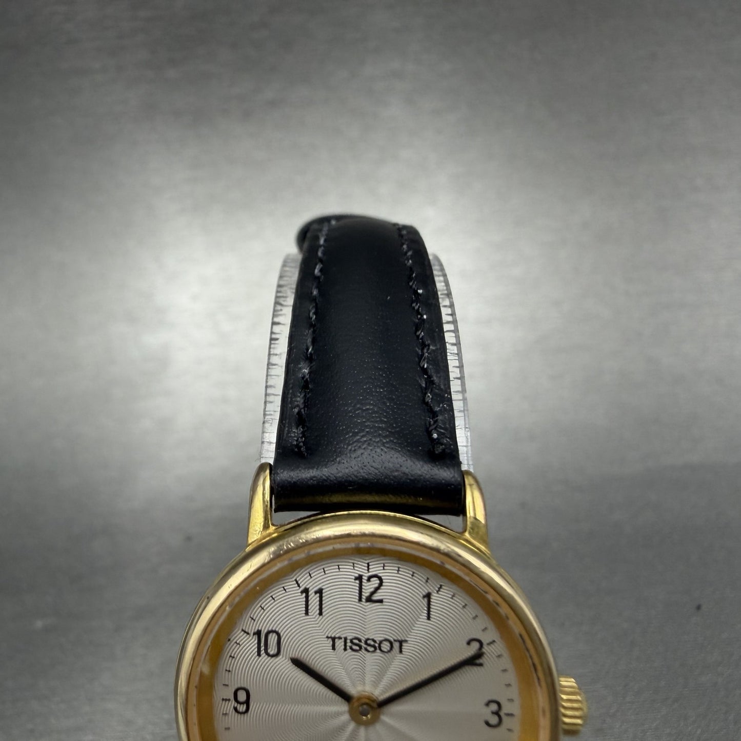 Tissot Watch Women 24mm White Dial Gold Tone Round Leather Band T852K New Batt4