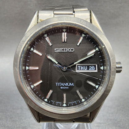 Seiko Watch Men 37mm Black Dial Titanium Daydate Round 7N430AB0 New Battery0