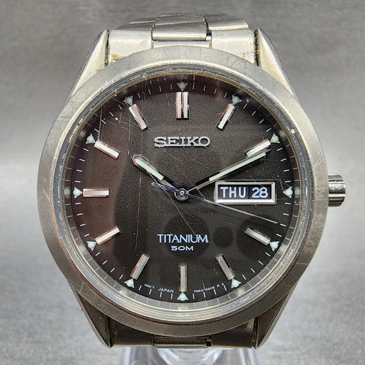Seiko Watch Men 37mm Black Dial Titanium Daydate Round 7N430AB0 New Battery0