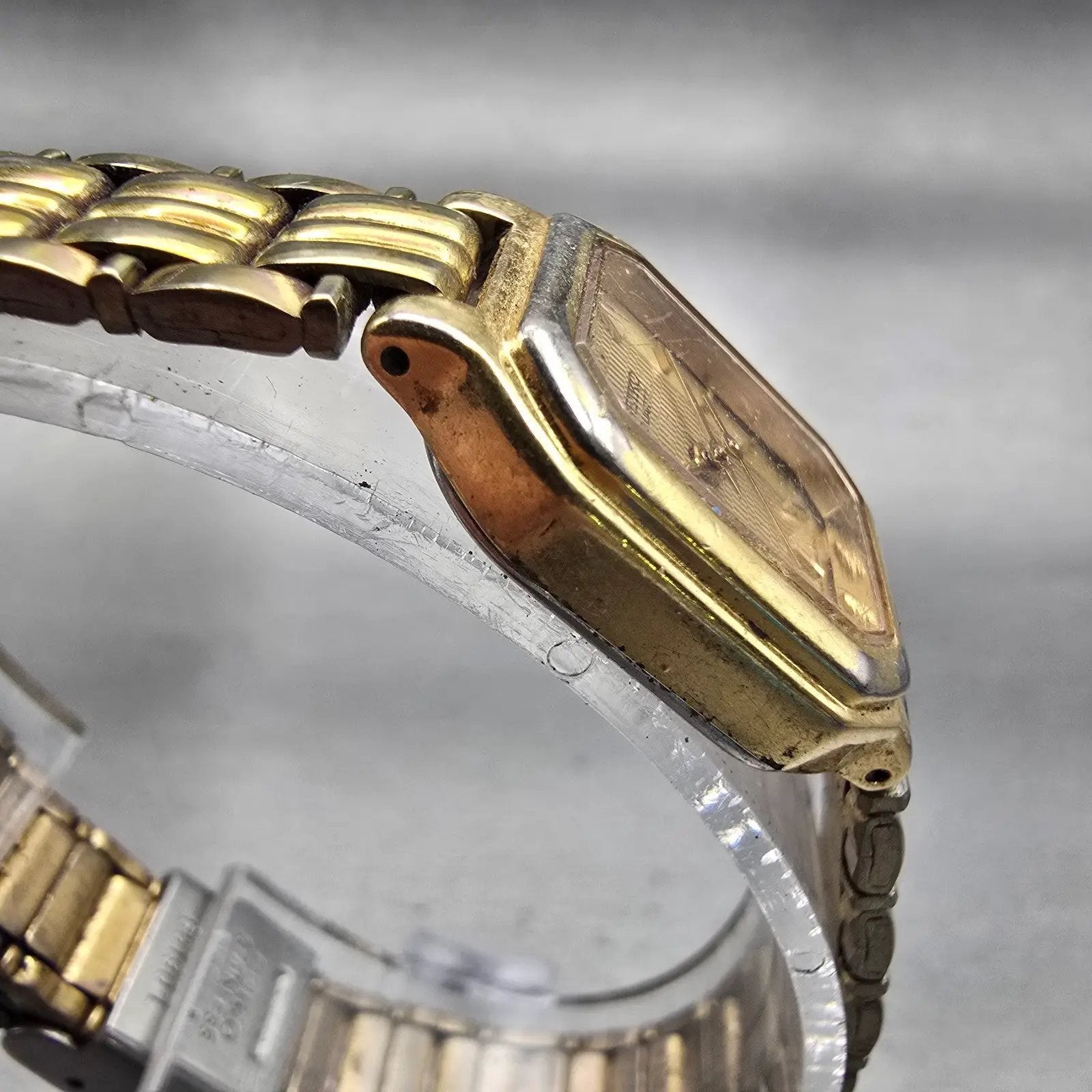Seiko Watch Women 17mm Gold Dial Gold Tone Rectangle V401-5250 New Battery VTG3