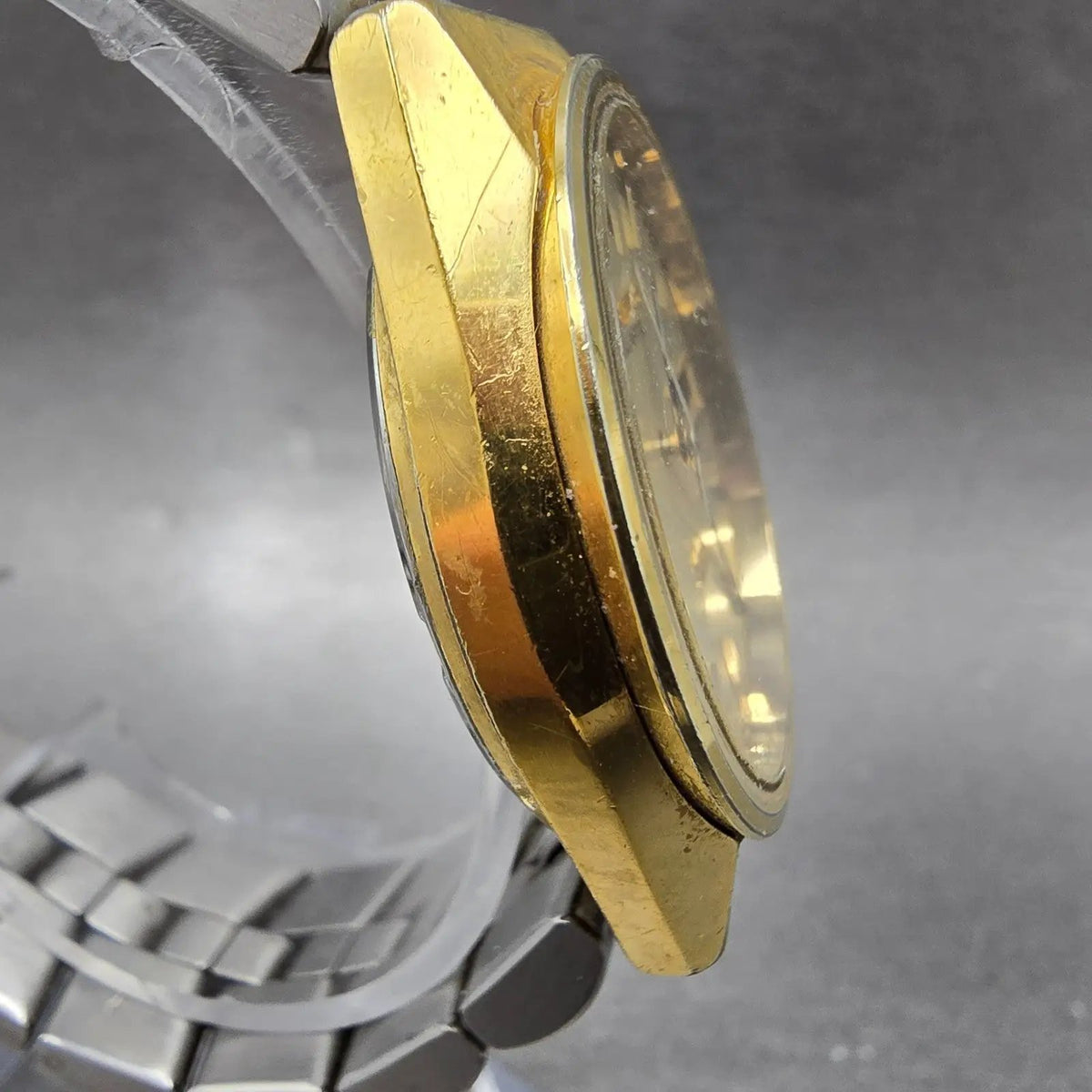 Seiko SQ Watch Men 35mm Champagne Dial Gold Tone Daydate Round 8223-8009 PARTS6