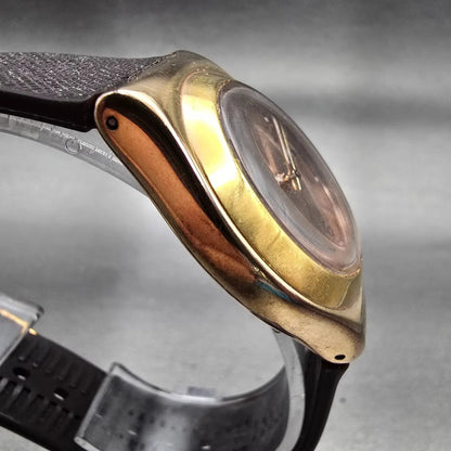 Swatch Irony BROWNEE Watch Men Gold Dial Gold Tone Daydate Round YLG701 New Batt3