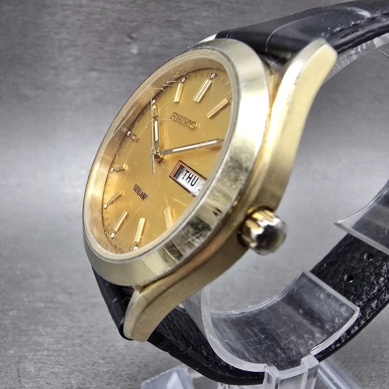 Seiko Solar Watch Men 37mm Champagne Dial Gold Tone Daydate Round V158-0AB0 Runs2