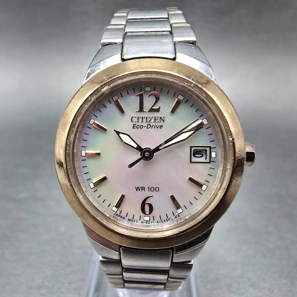 Citizen Eco-Drive Watch Women 26mm MOP Dial Two Tone Date E011-S070082 Works JRE0