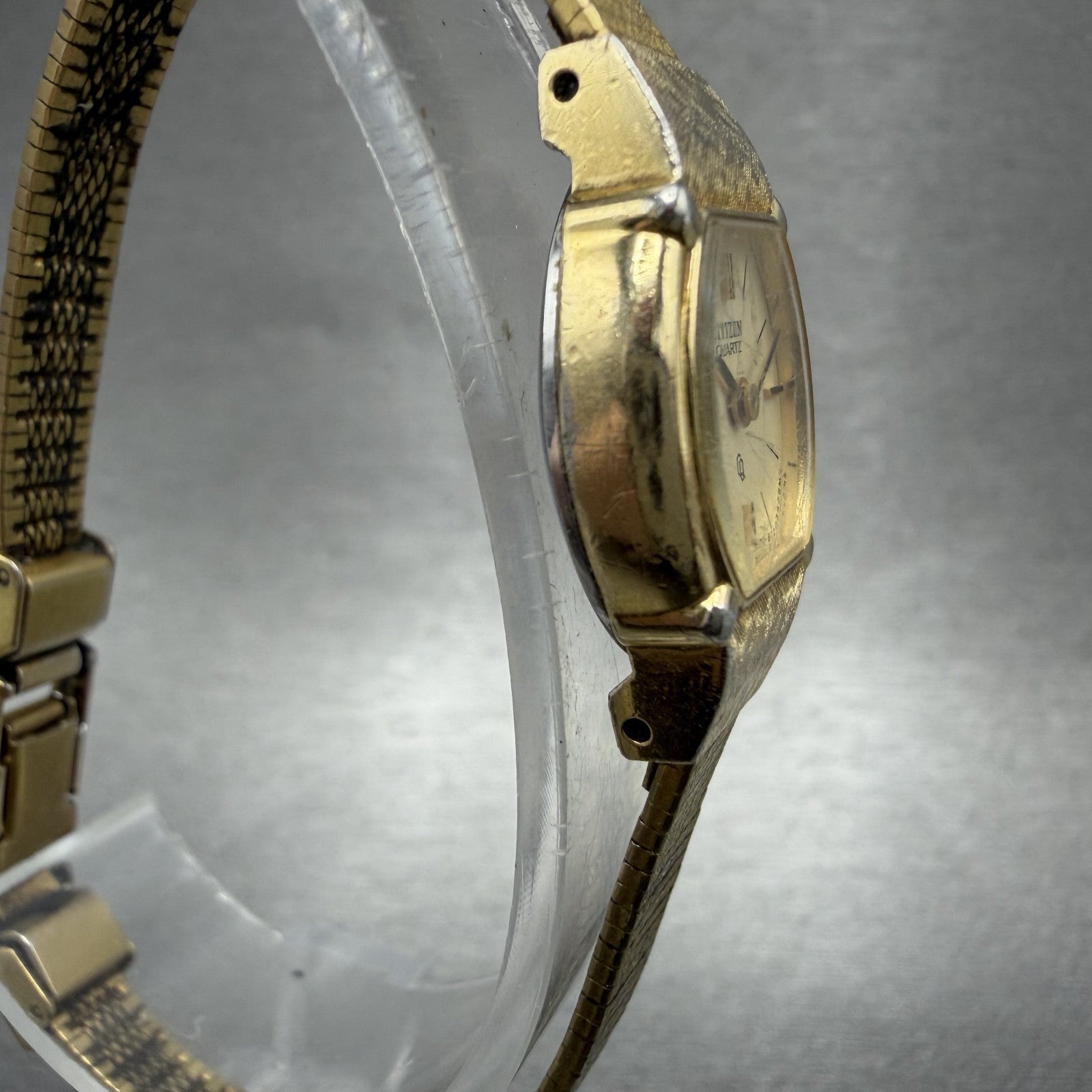 Citizen CQ Watch Women 17mm Champagne Dial Gold Tone Round New Battery VTG3