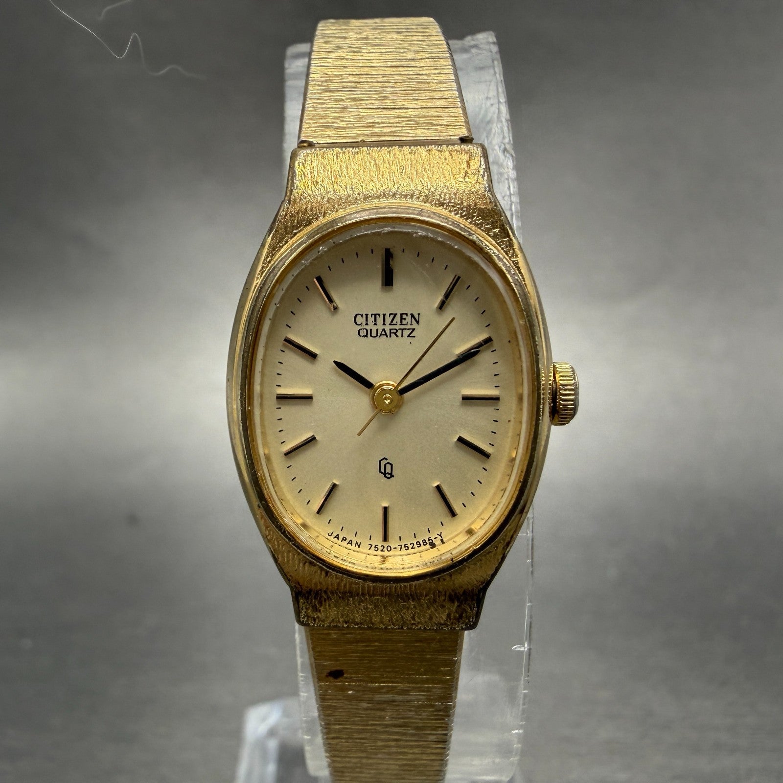 Citizen CQ Watch Women 18mm Champagne Dial Gold Tone Oval 4-752112 New Battery0