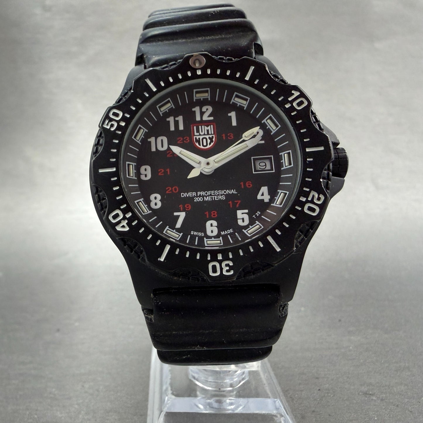 Luminox 8400 Dive Watch Men 44mm Black Dial Black Tone Date Round New battery5