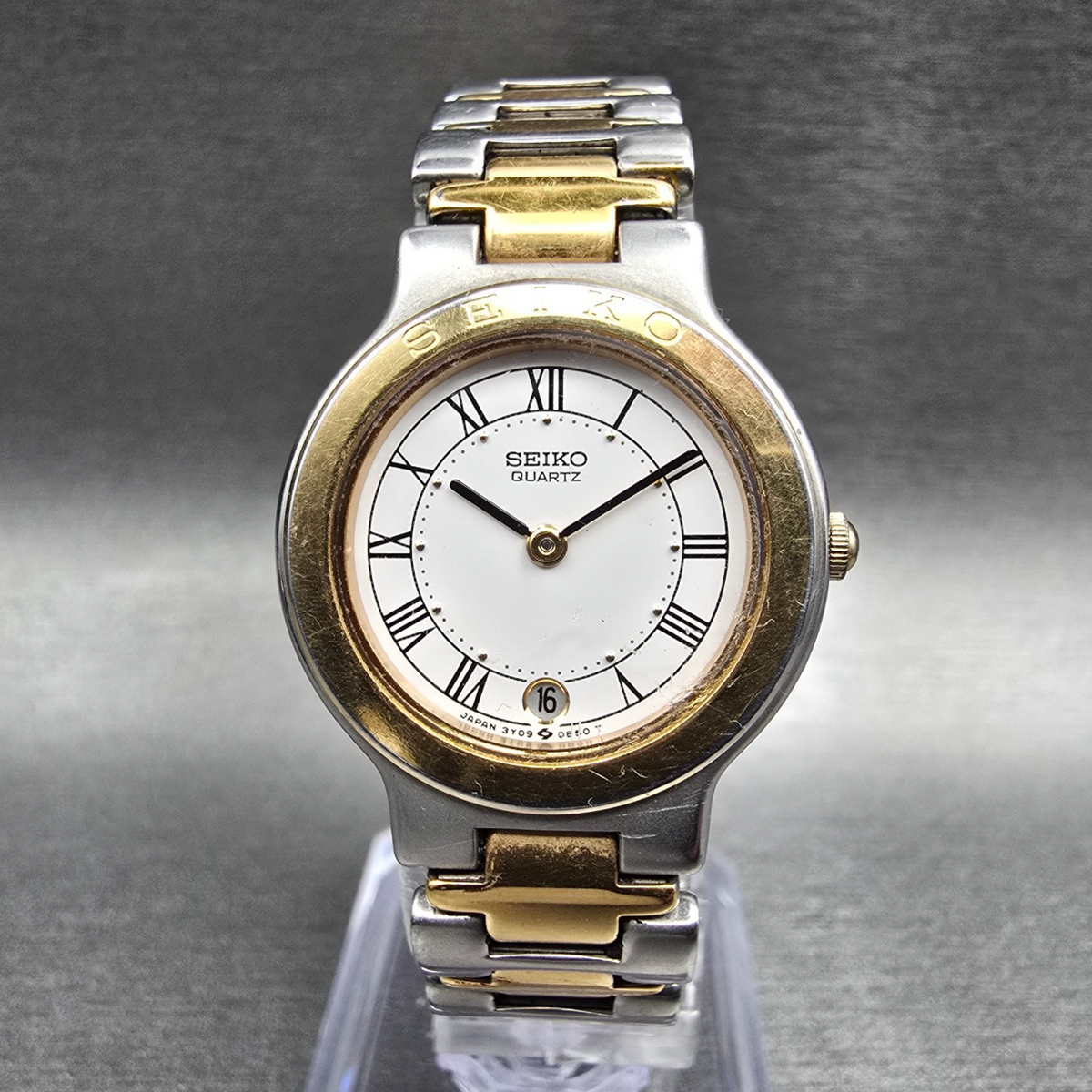Seiko Watch Women 24mm White Dial Two Tone Date Round 3Y09-0A49 New Battery0