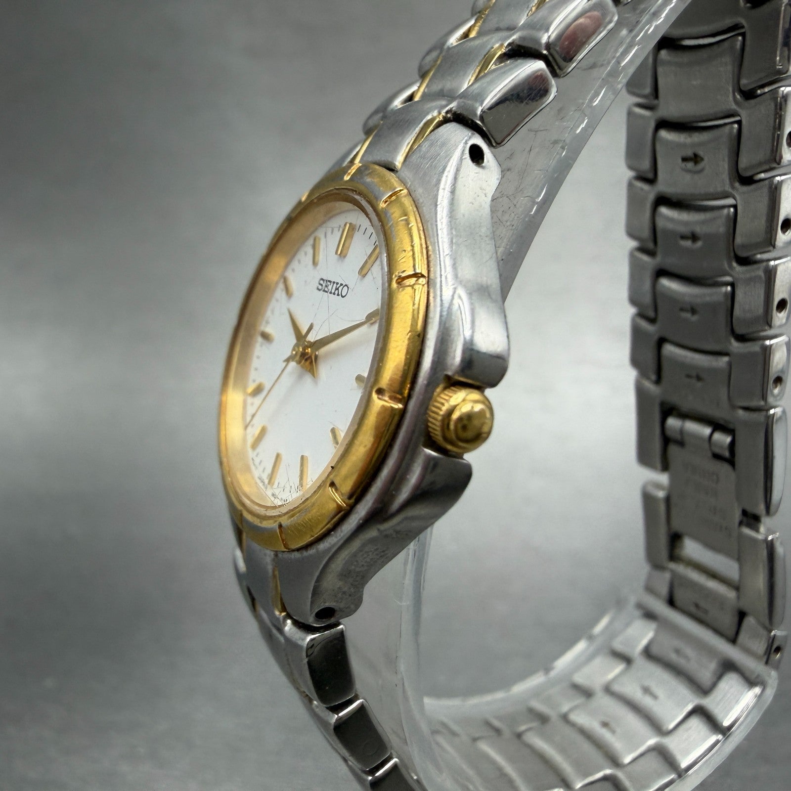 Seiko Watch Women 25mm White Dial Two Tone Round 1N01-0J80 New Battery Vintage2
