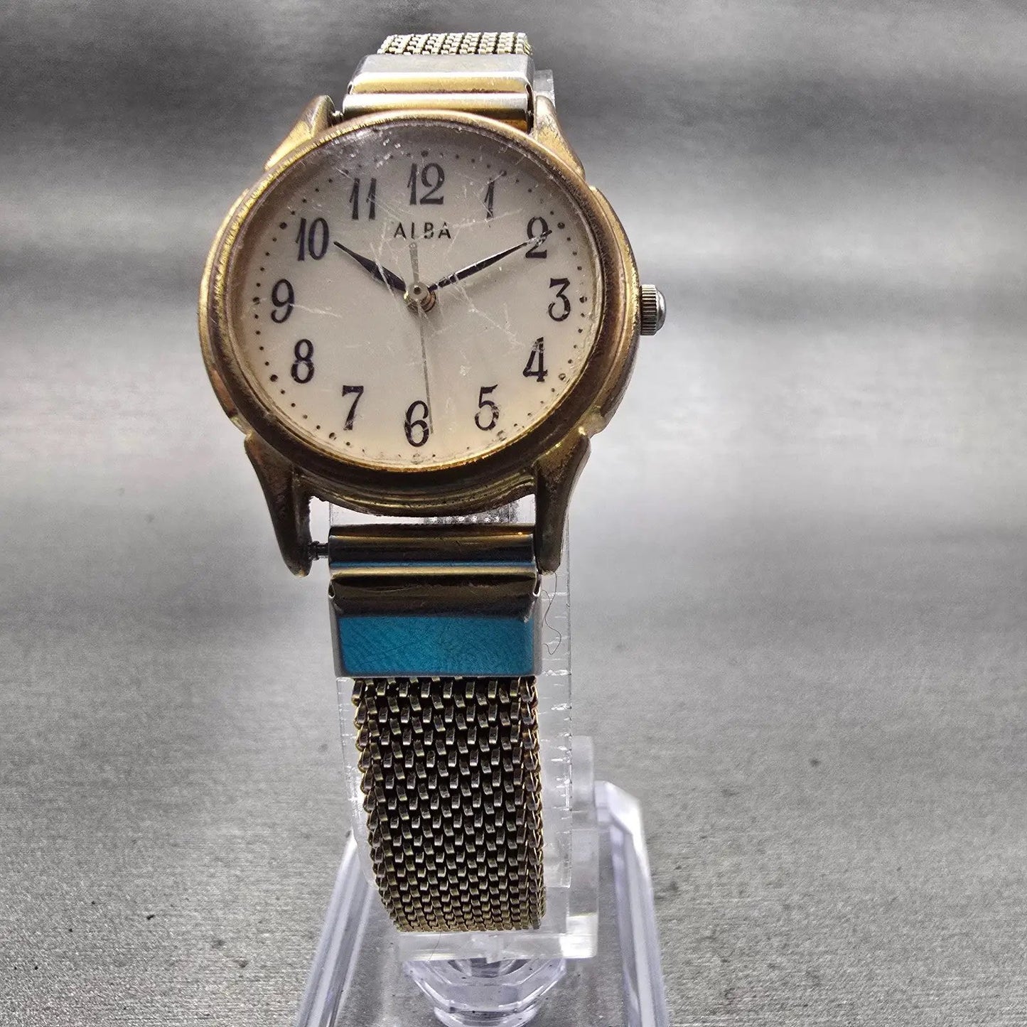 Seiko Alba Watch Women 25mm Ivory Dial Gold Tone Round V501-0ET0 New Battery VTG5