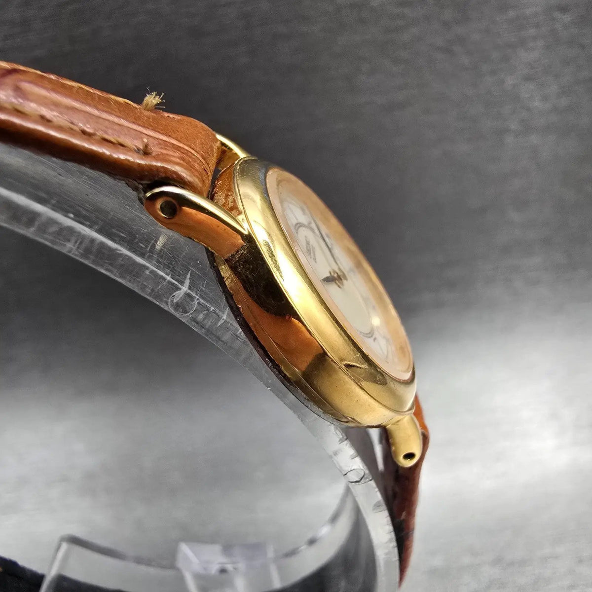 Seiko Watch Women 21mm Ivory Dial Gold Tone Round 1N00-0D49 New Battery Vintage3