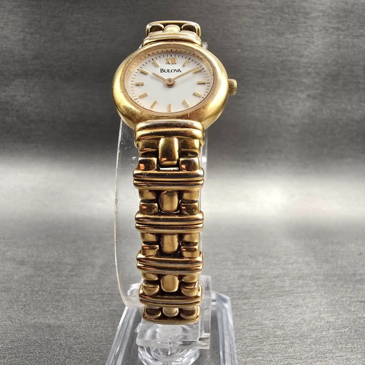 Bulova Watch Women 21mm White Dial Gold Tone Round 97L88 New Battery5