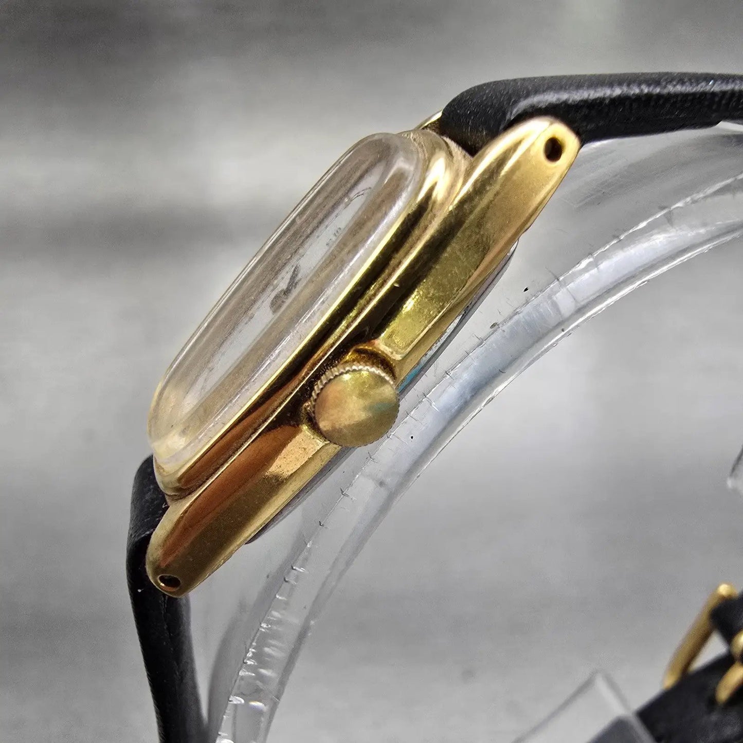 Seiko Watch Women 15mm White Dial Gold Tone Oval 1320-5769 New Battery Vintage2