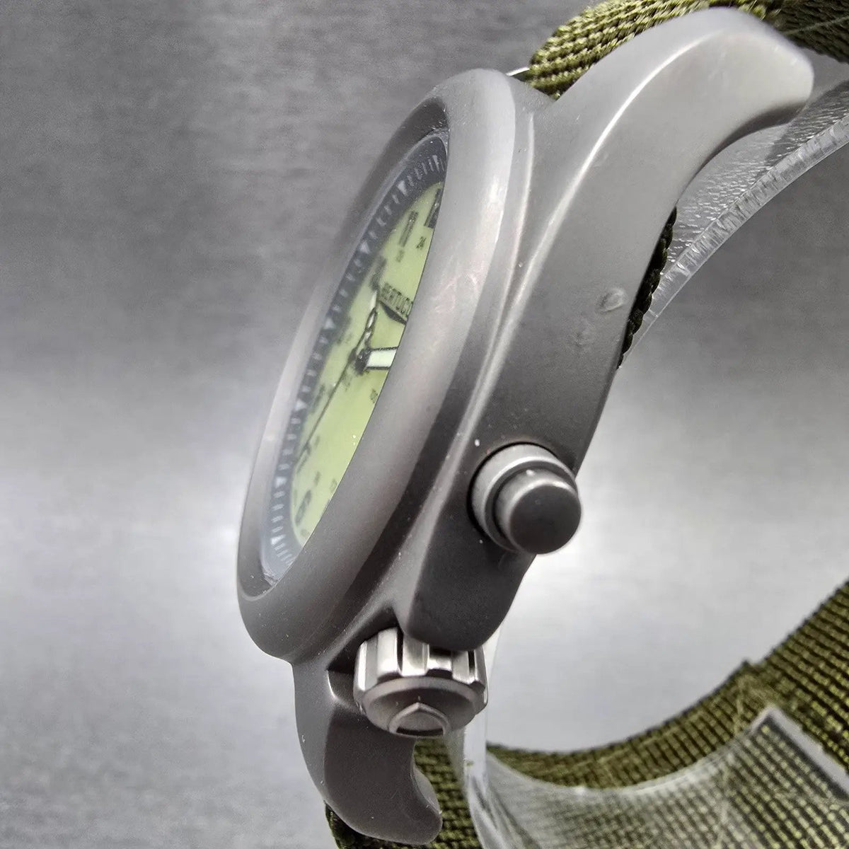 Bertucci A-2TE watch Men 40mm Green Dial Titanium Date Round New battery2