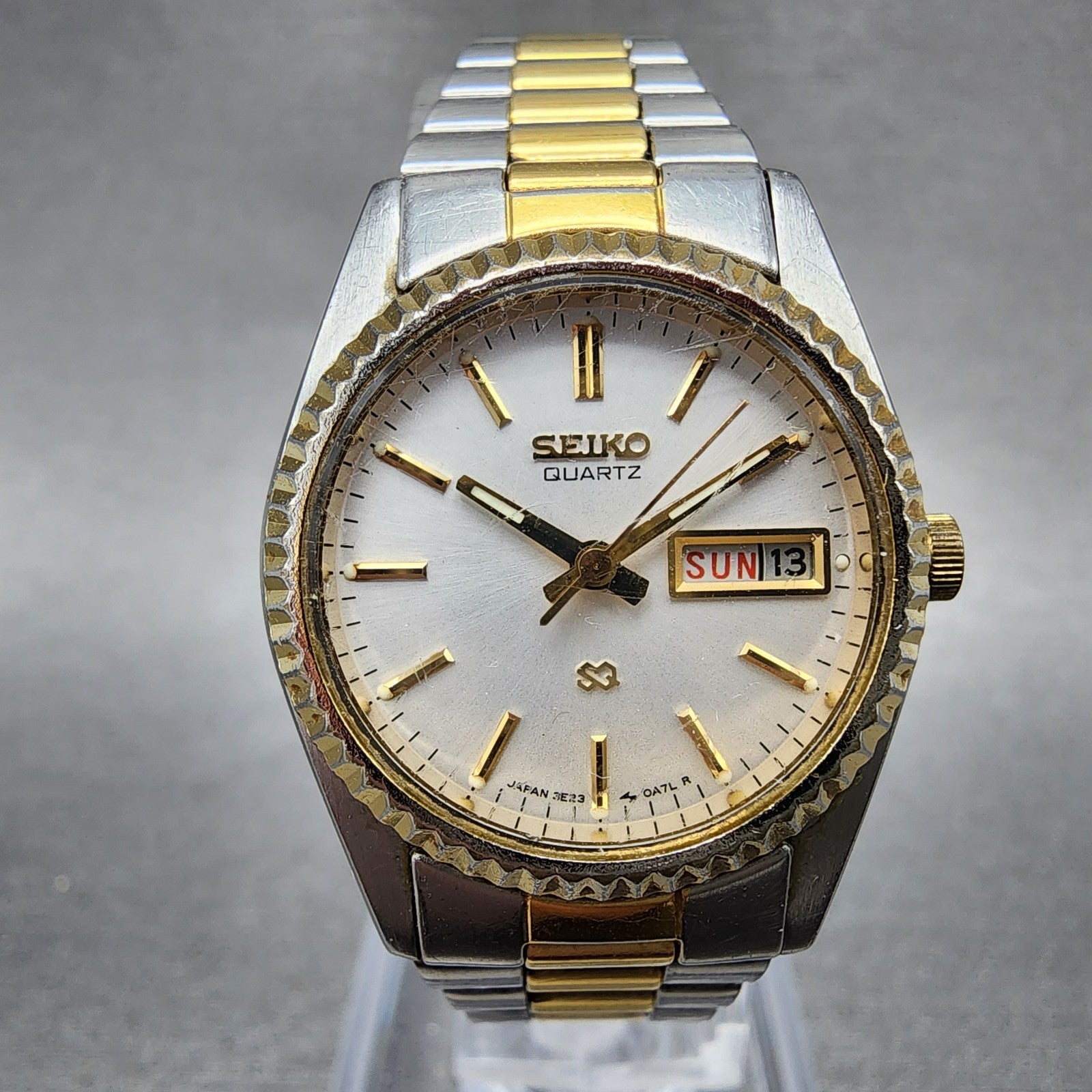 Seiko Watch Women 24mm White Dial Two Tone Daydate Round 3E230A69 New Batt BNK10