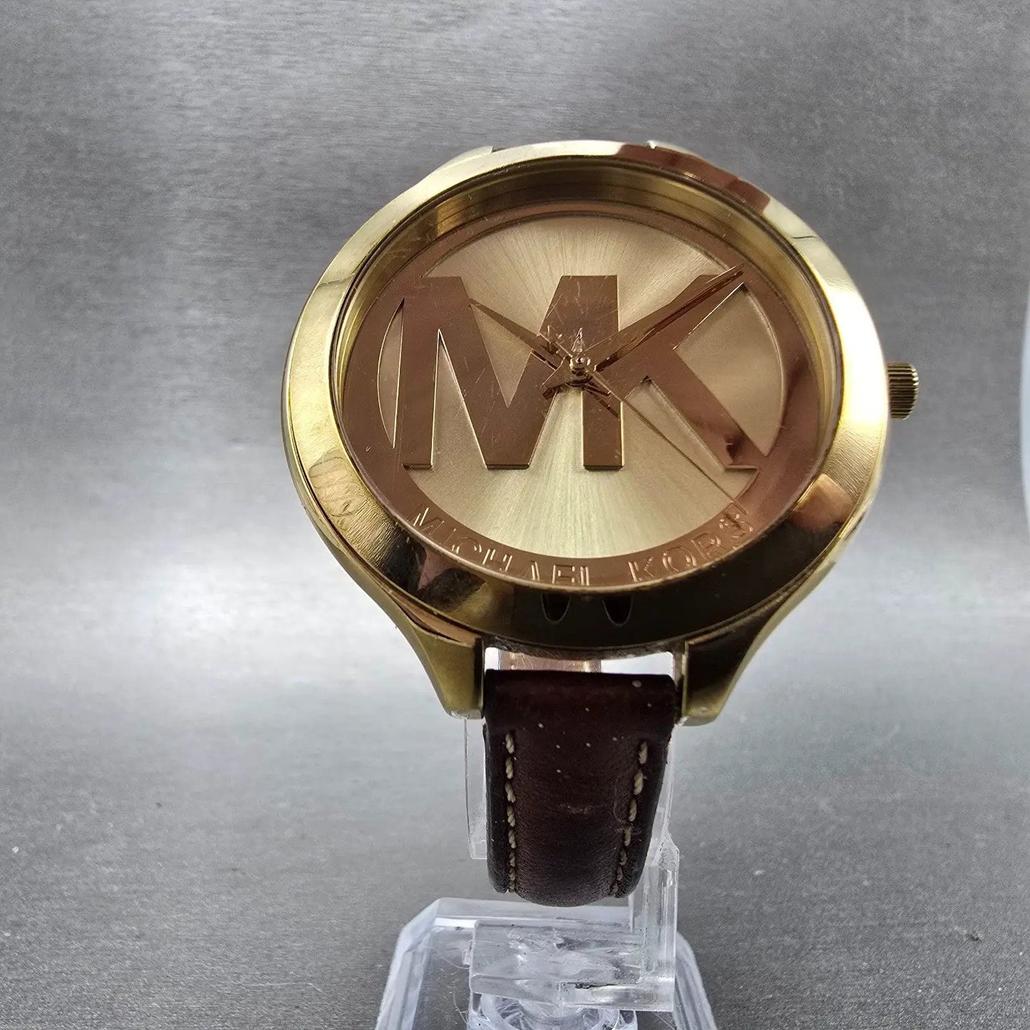 Michael Kors Runway Watch Women 42mm Champagne Dial Gold Tone MK-2326 New Batt H6