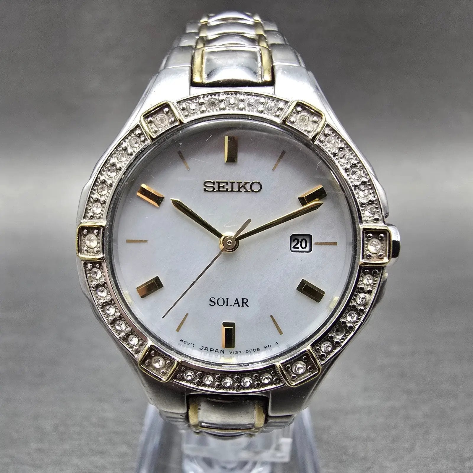 Seiko Solar Watch Women 31mm MOP Dial Two Tone Date Round V137-0CA0 Runs0