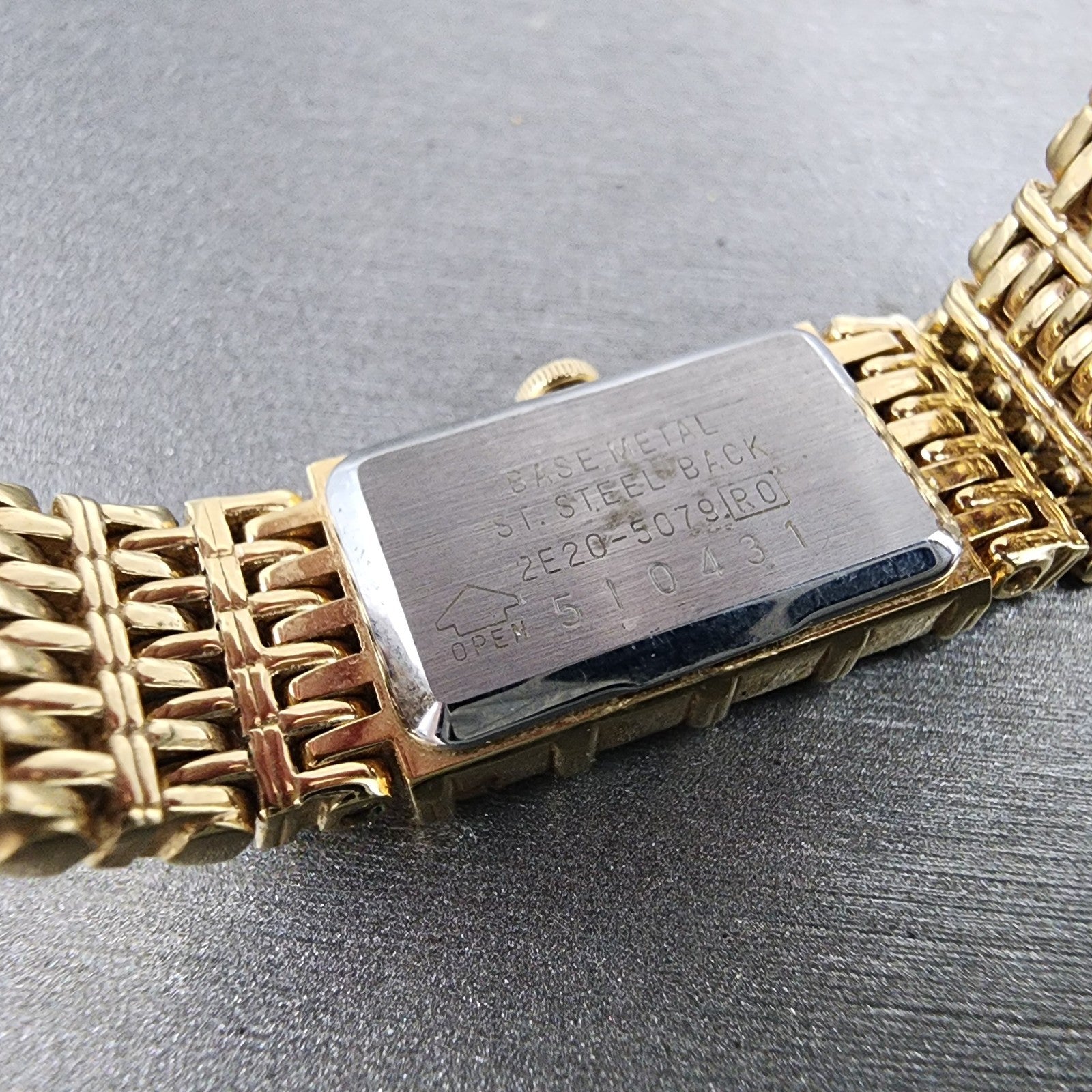 Seiko Tank Watch Women 12mm Champagne Dial Gold Tone 2e205079 New Battery9