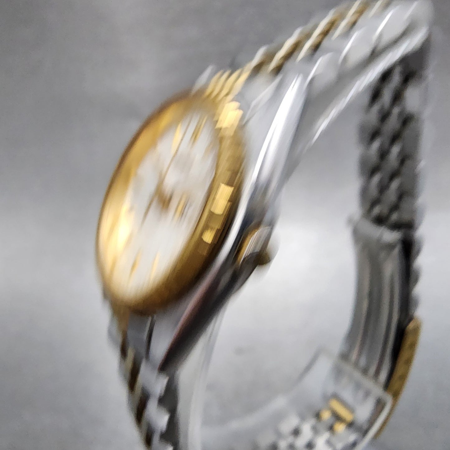 Seiko Watch Women 25mm White Dial Two Tone daydate Round 7n830041 New Batt B1232