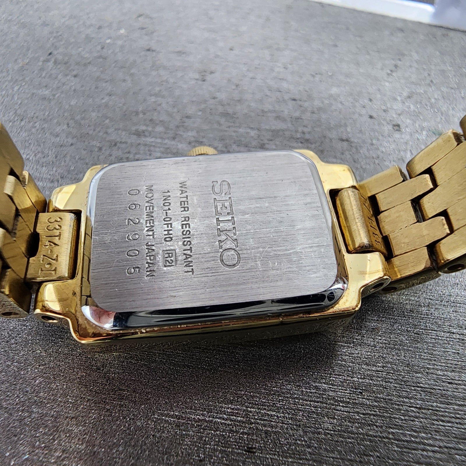 Seiko Tank Watch Women 16mm White Dial Gold Tone 1n010fh0 New Battery9