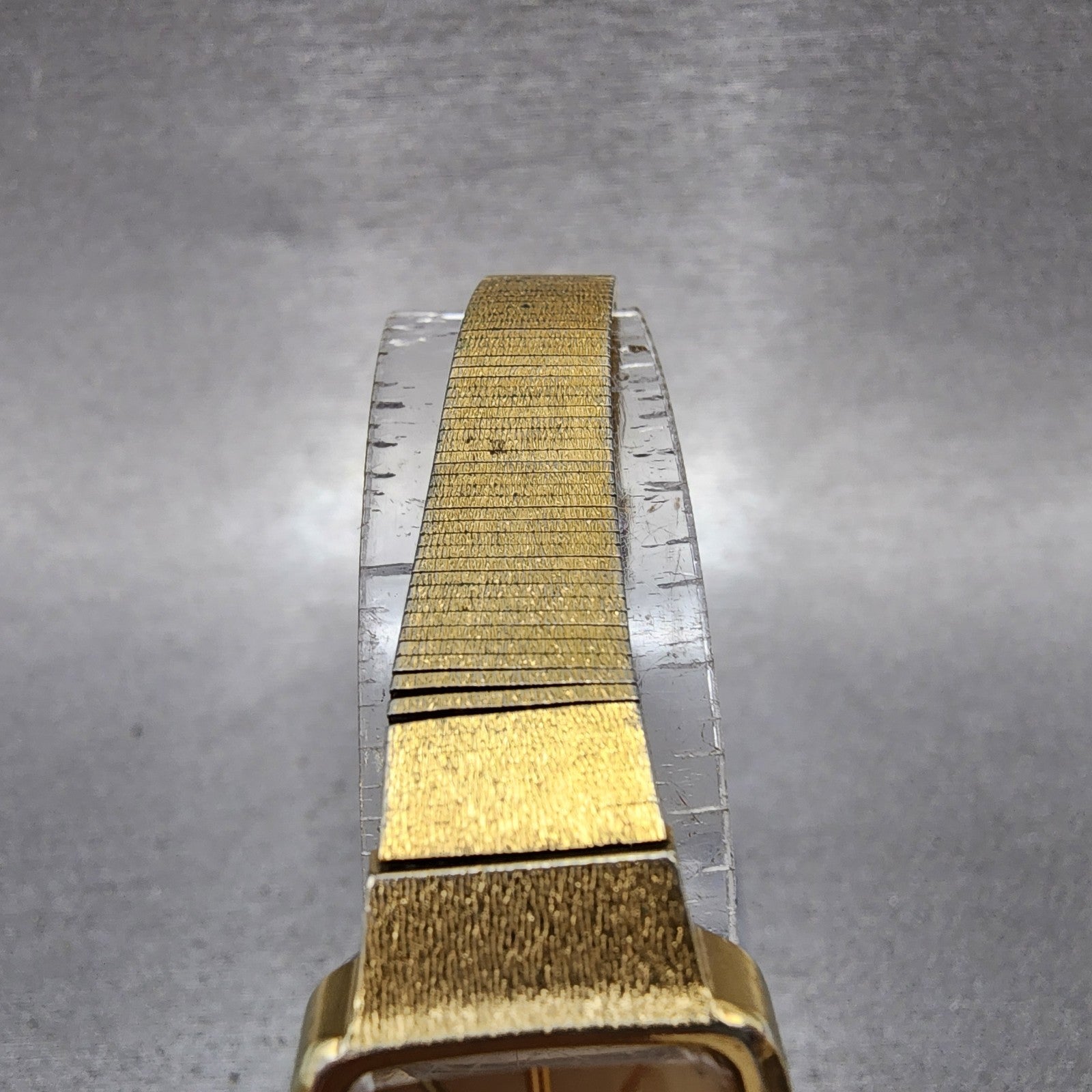 Seiko Tank Watch Women 18mm Gold Dial Gold Tone Rectangle 23205229 New Battery4