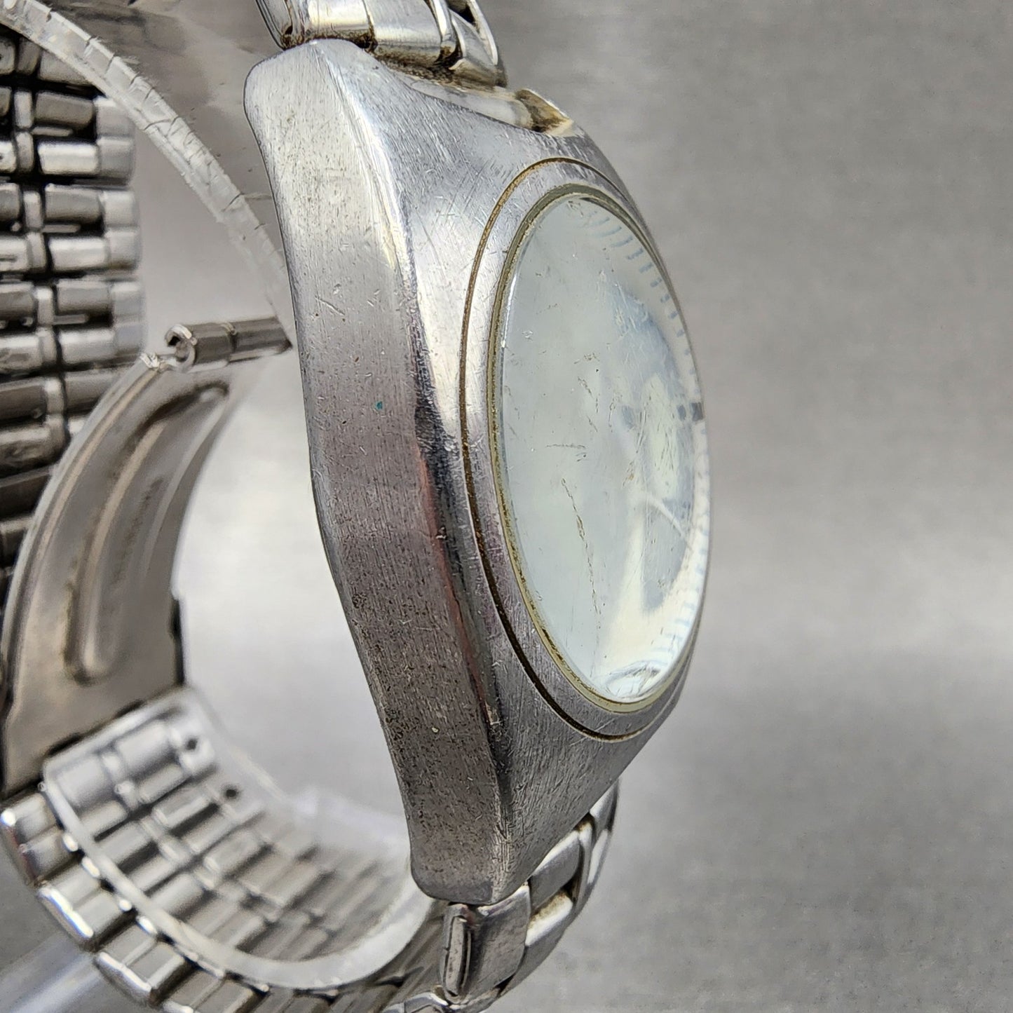 Nixon Small No.4 Watch Women 29mm Cream Dial Steel Date Round New Battery3