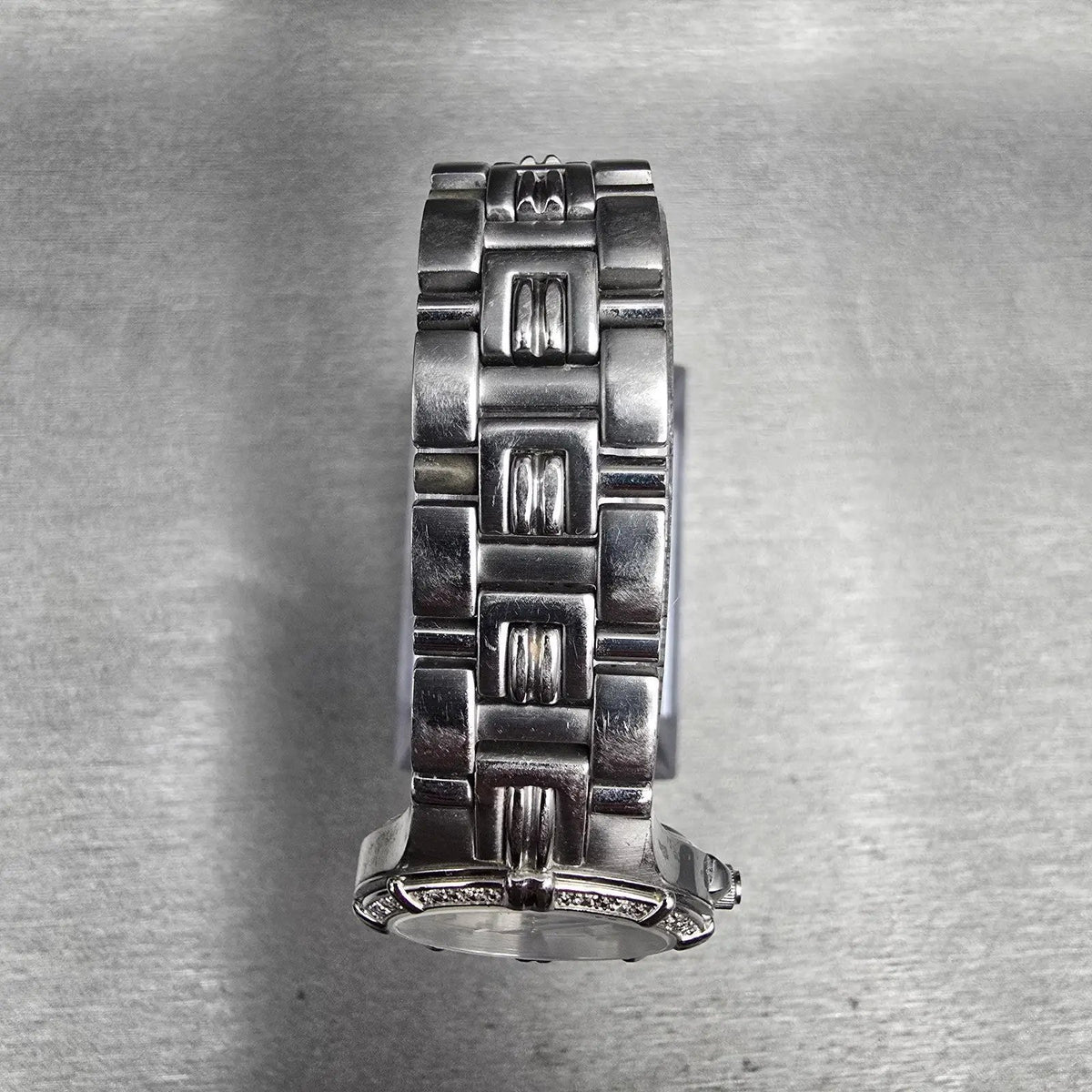 Bulova Watch Women 25mm White Dial Silver Tone Date Crystals 96R04 New Battery 24