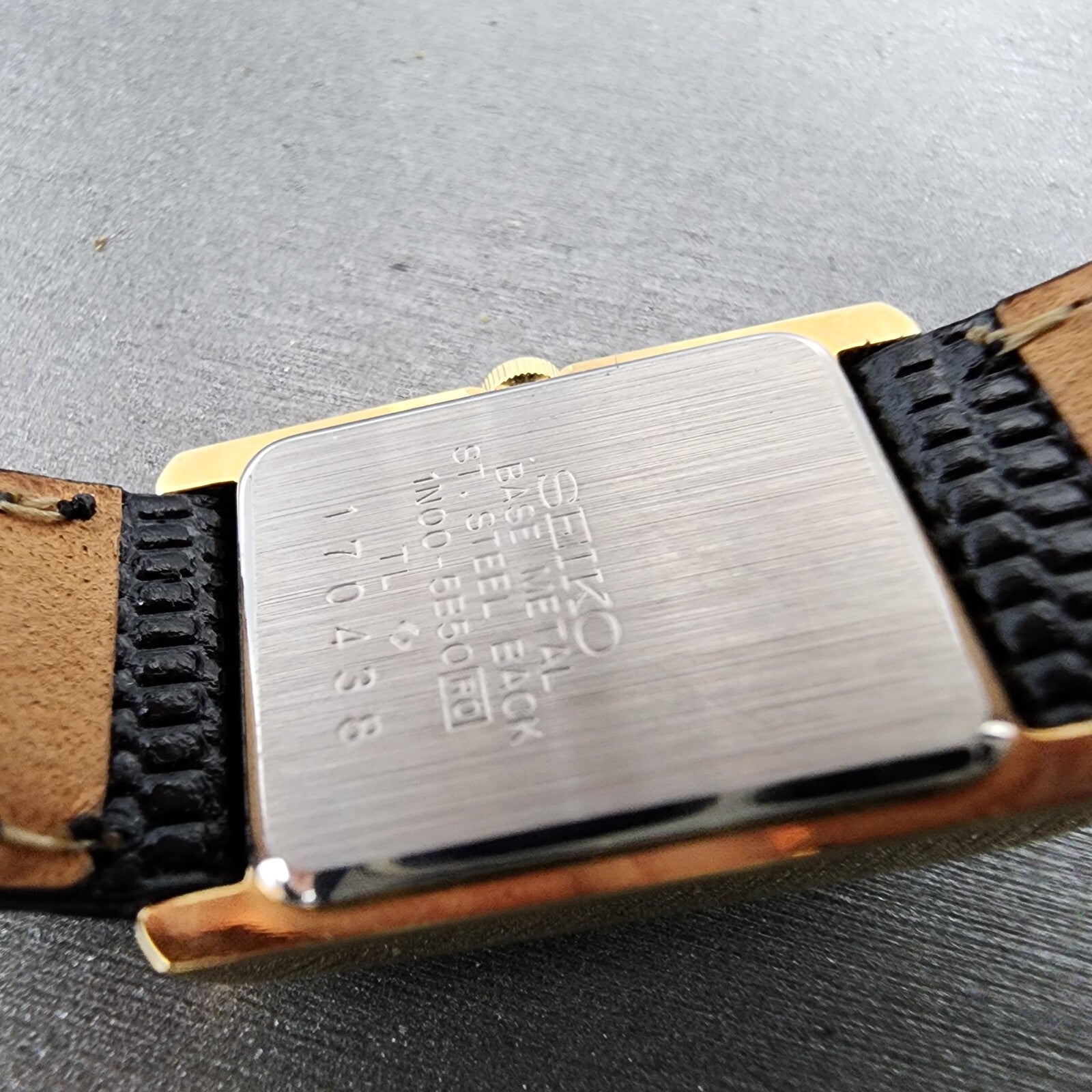 Seiko Tank Watch Women 18mm Gold Dial Gold Tone Rectangle 1N005B50 New Battery9