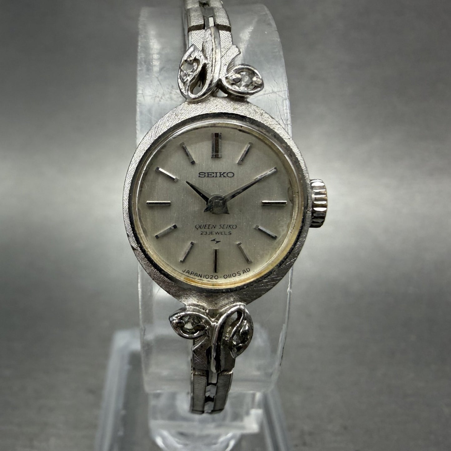 Seiko Queen Seiko Watch Women 16mm Silver Dial Silver Tone Manual 10200040 Runs0