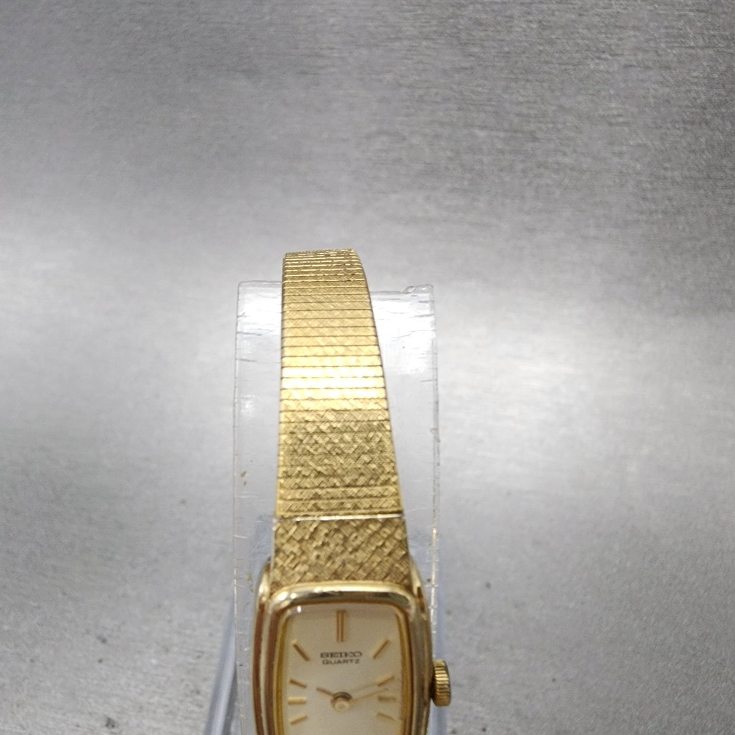 Seiko watch Women 13mm Champagne Dial Gold Tone Rectangle 2e205019 New Battery4