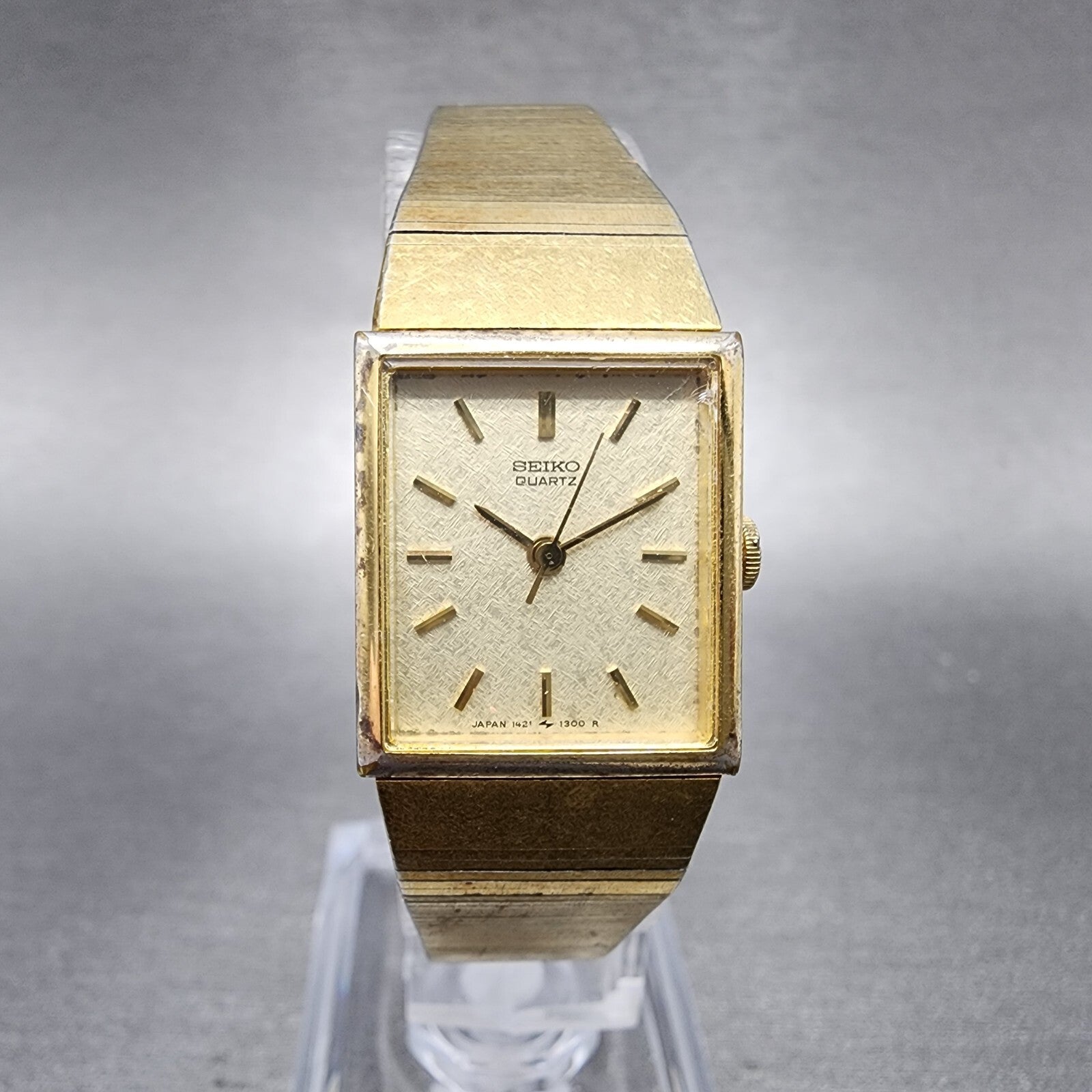 Seiko Tank Watch Women 17mm Champagne Dial Gold Tone Rectangle 14215779 NewBat0